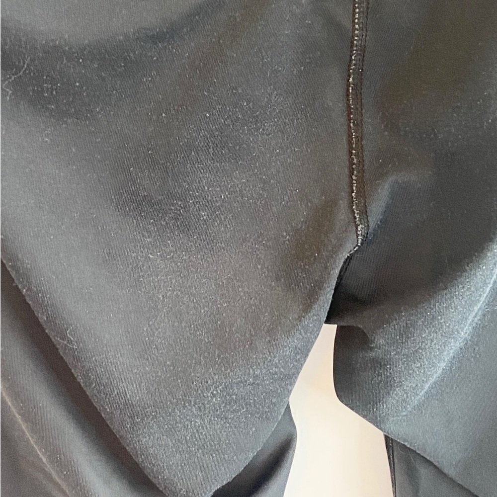 Cropped Activewear Leggings Set — 2 Pairs (Used) - Picture 9 of 11